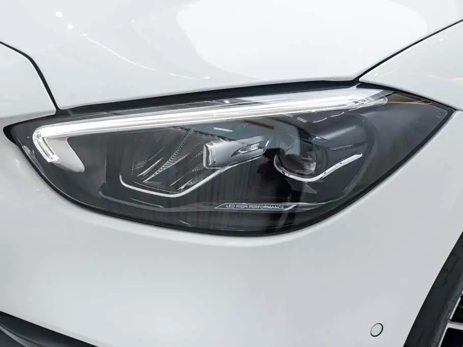 Mercedes-Benz C-Class 2025 — Фото 8/20