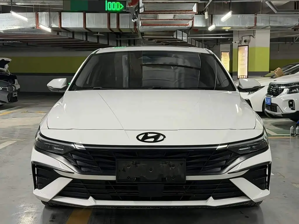 Hyundai Elantra 2023 — Photo 2/15