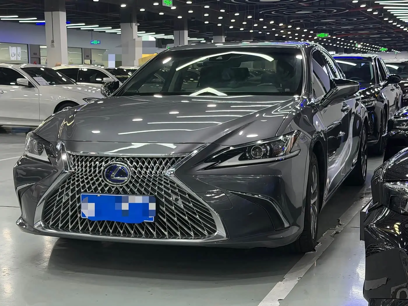 Lexus ES 2019 — Фото 1/15