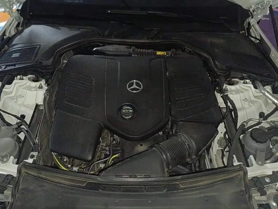 Mercedes-Benz C-Class 2025 — Photo 10/16