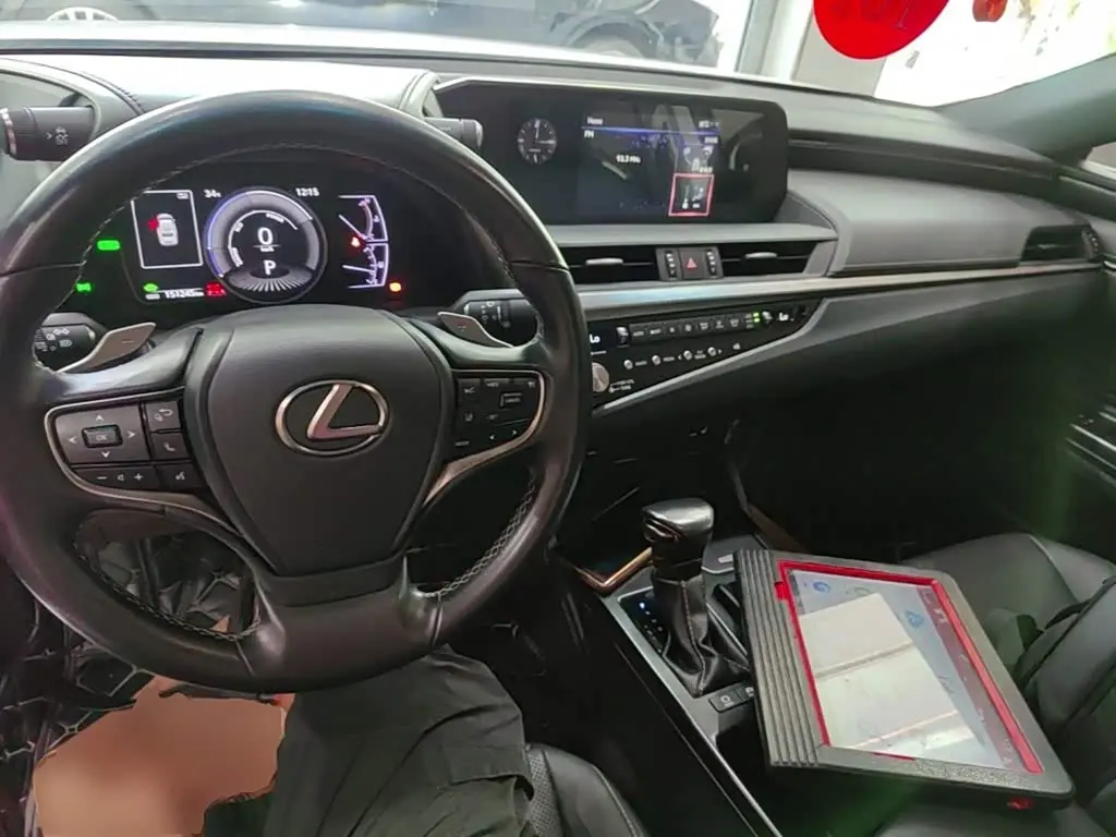 Lexus ES 2020 — Фото 10/20