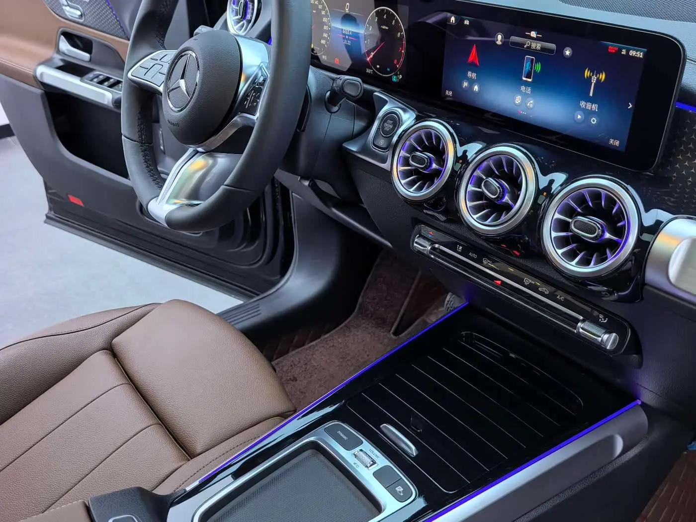 Mercedes-Benz GLB 2024 — Фото 13/17