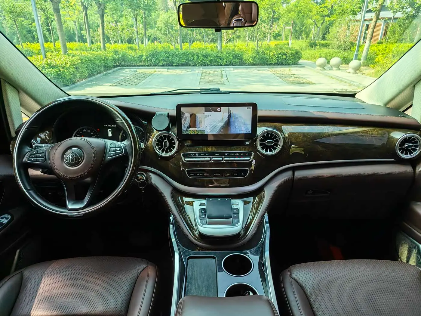 Mercedes-Benz Vito 2023 — Photo 6/9