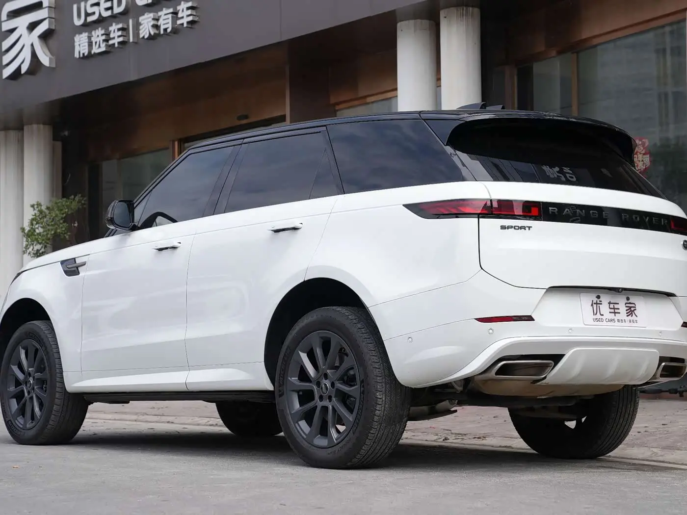Land Rover Range Rover Sport 2023 — Photo 4/13