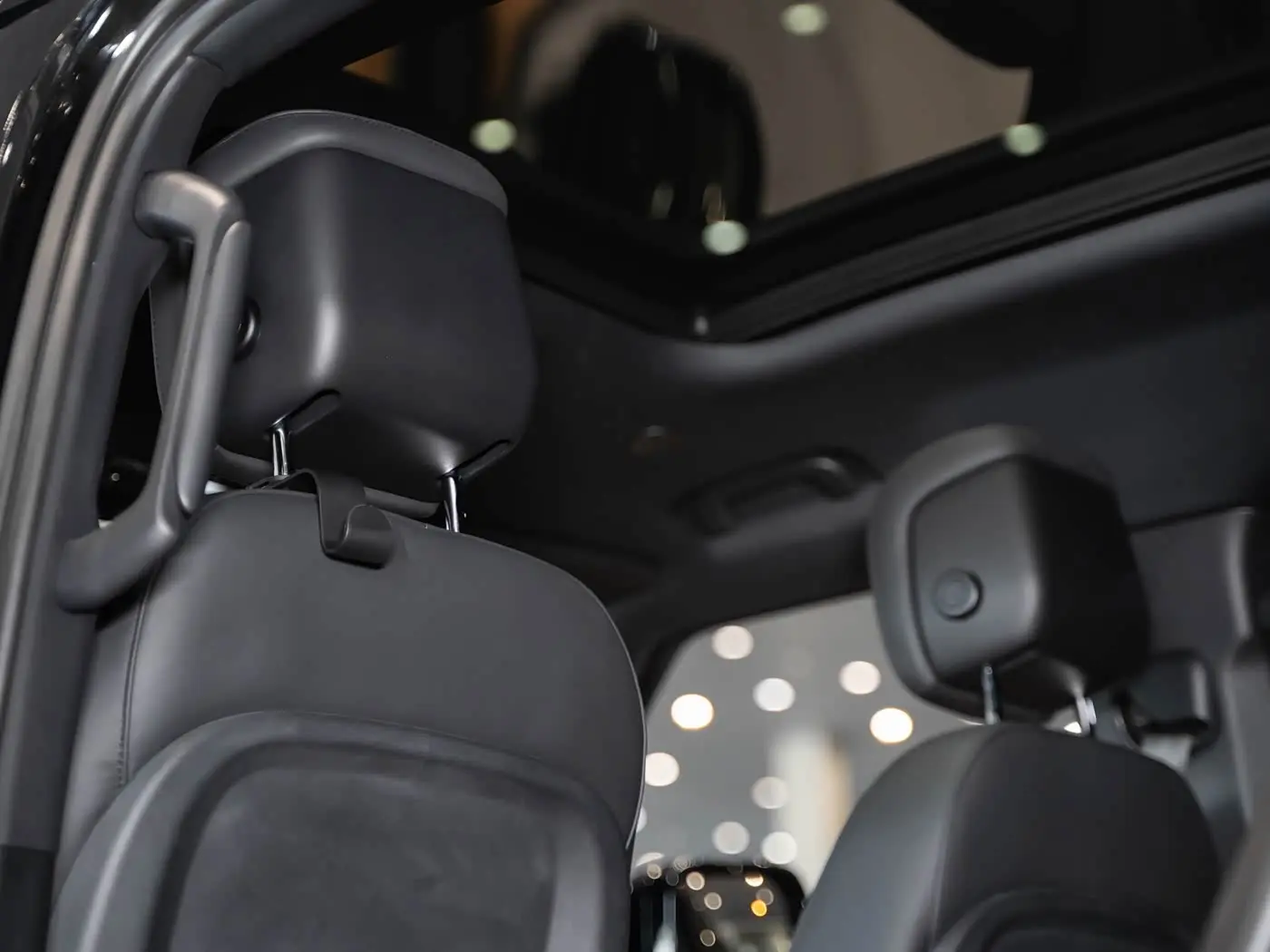 Land Rover Defender 2023 — Photo 17/20