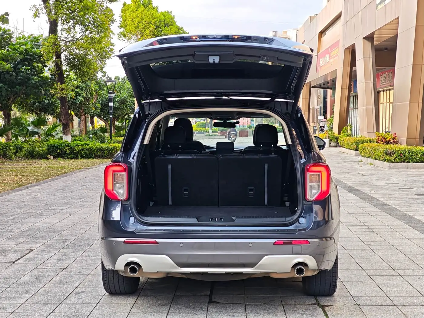 Ford Explorer 2021 — Photo 13/16