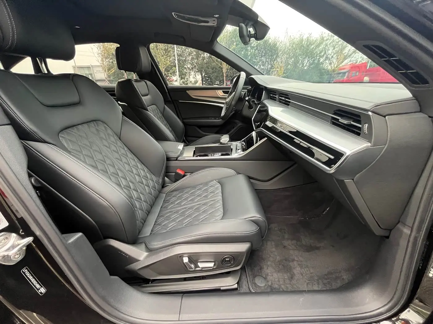 Audi A6L 2025 — Photo 13/20