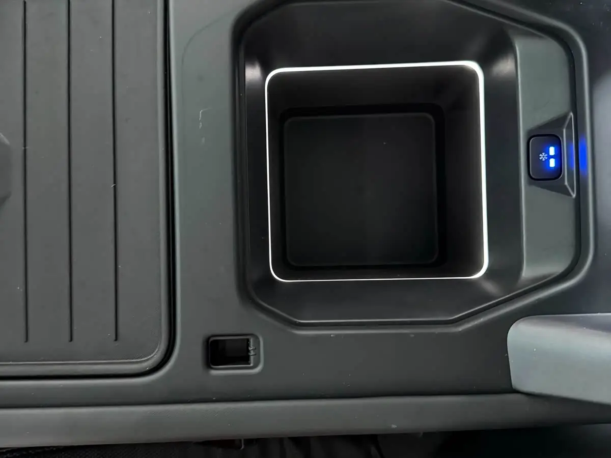 Land Rover Defender 2024 — Şəkil 18/19