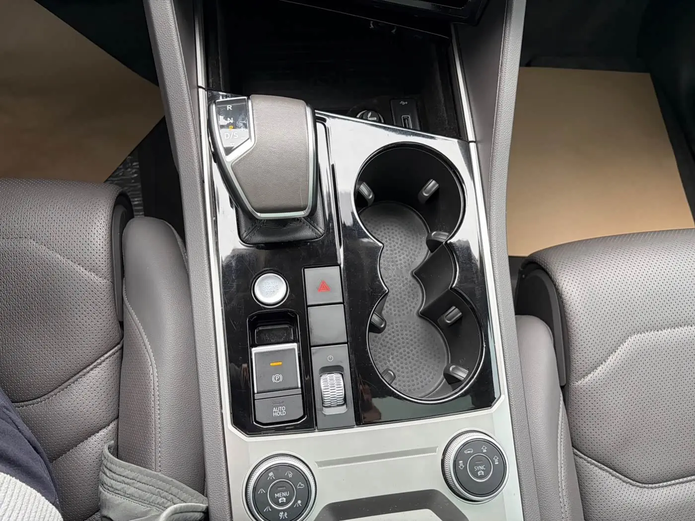 Volkswagen Touareg 2019 — ფოტო 14/14