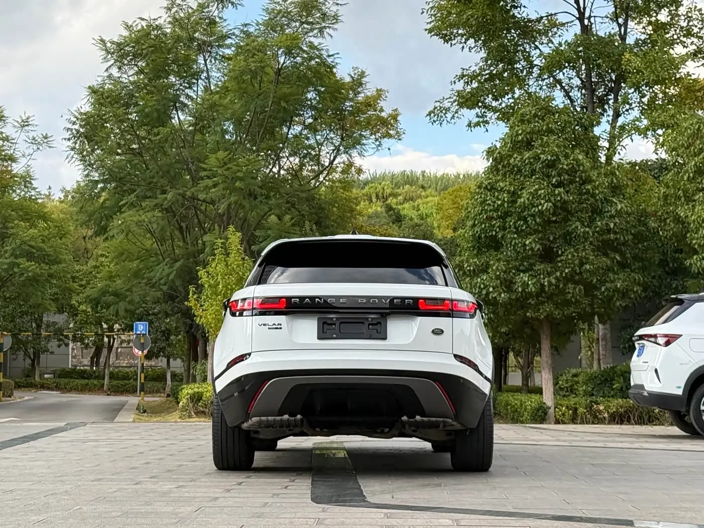 Land Rover Range Rover Velar 2020 — Фото 8/20