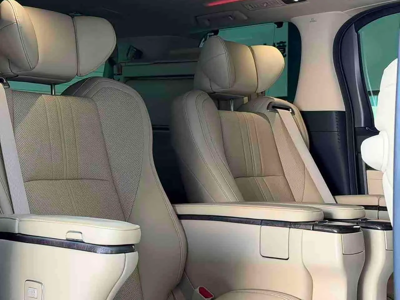 Toyota Vellfire 2021 — Фото 8/12