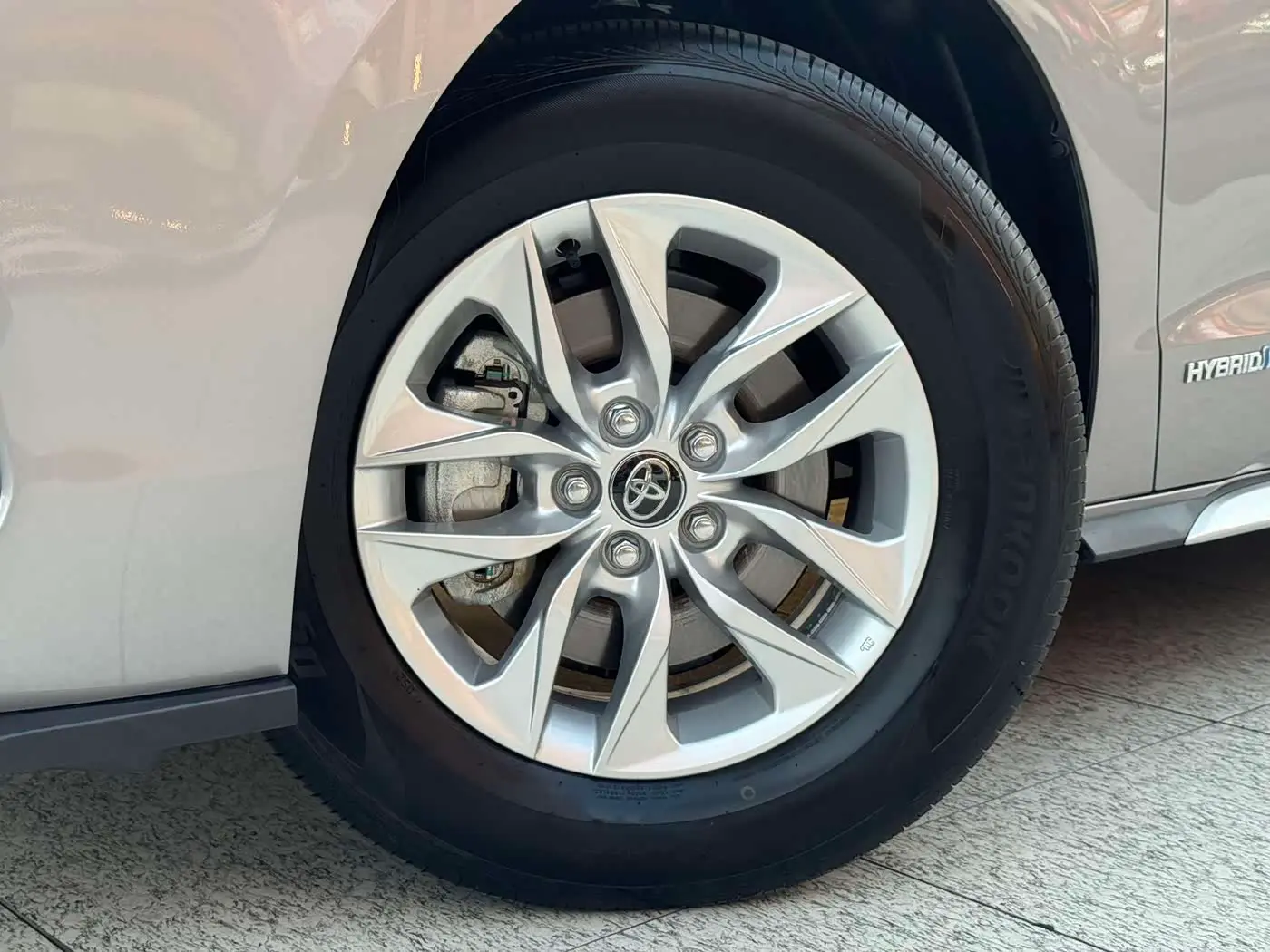 Toyota Granvia 2024 — Photo 8/20
