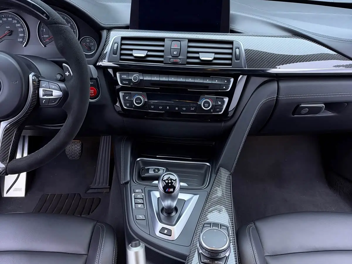 BMW M4 2018 — Фото 13/16