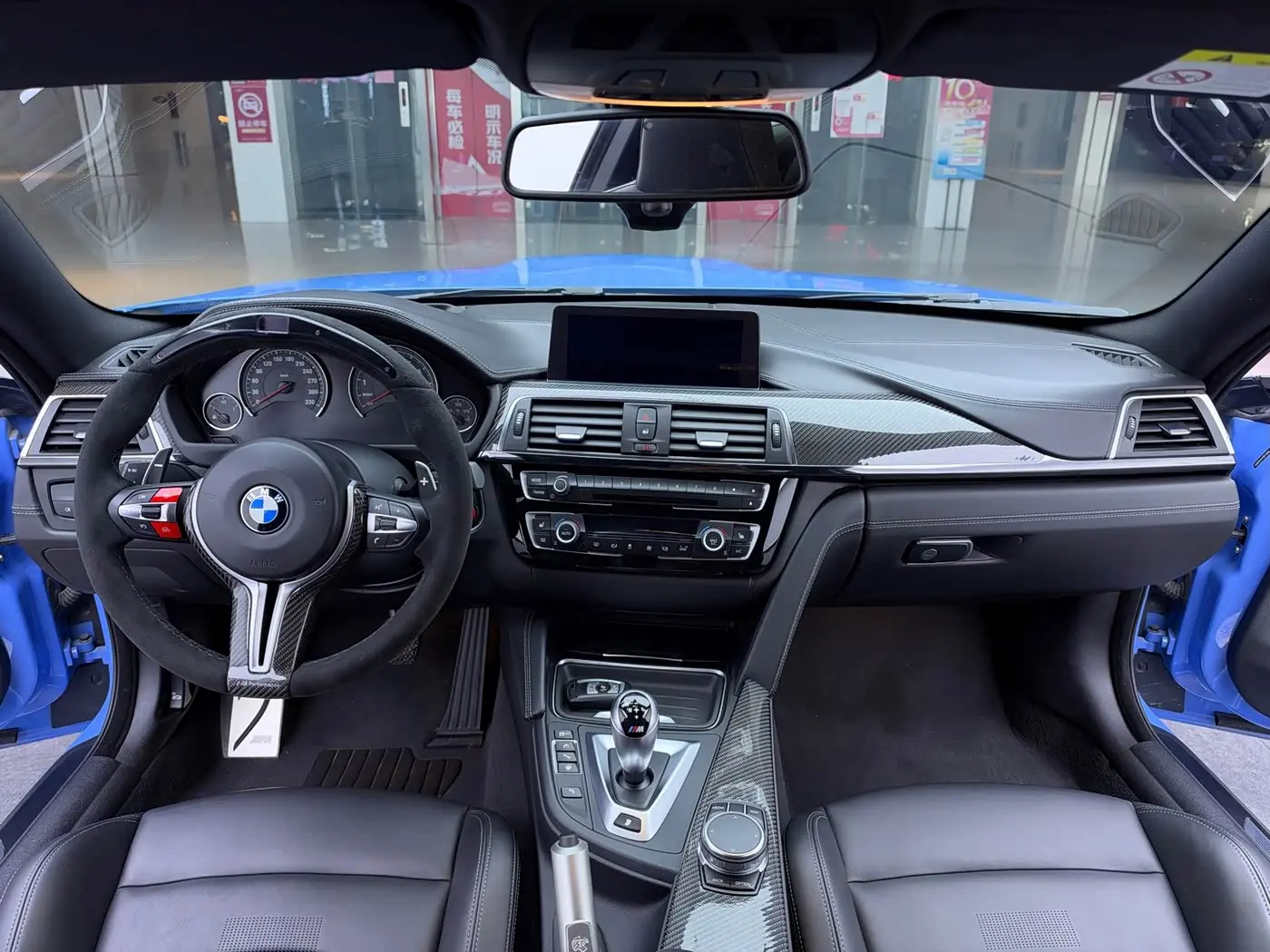 BMW M4 2018 — Фото 14/16