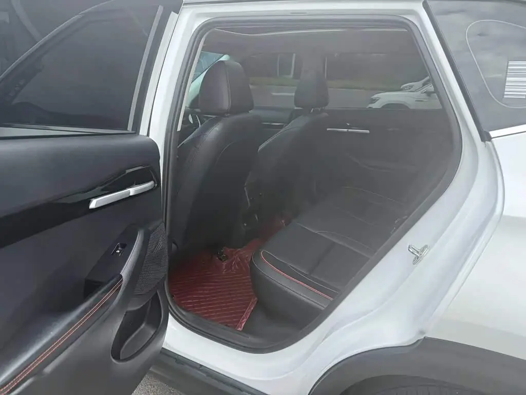 Kia Seltos 2023 — Photo 8/20