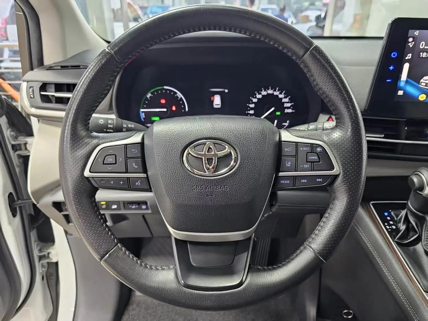 Toyota Sienna 2023 — Photo 8/20