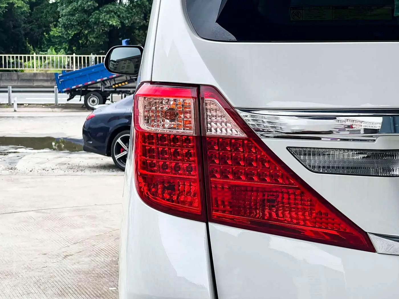 Toyota Alphard 2014 — Photo 13/13
