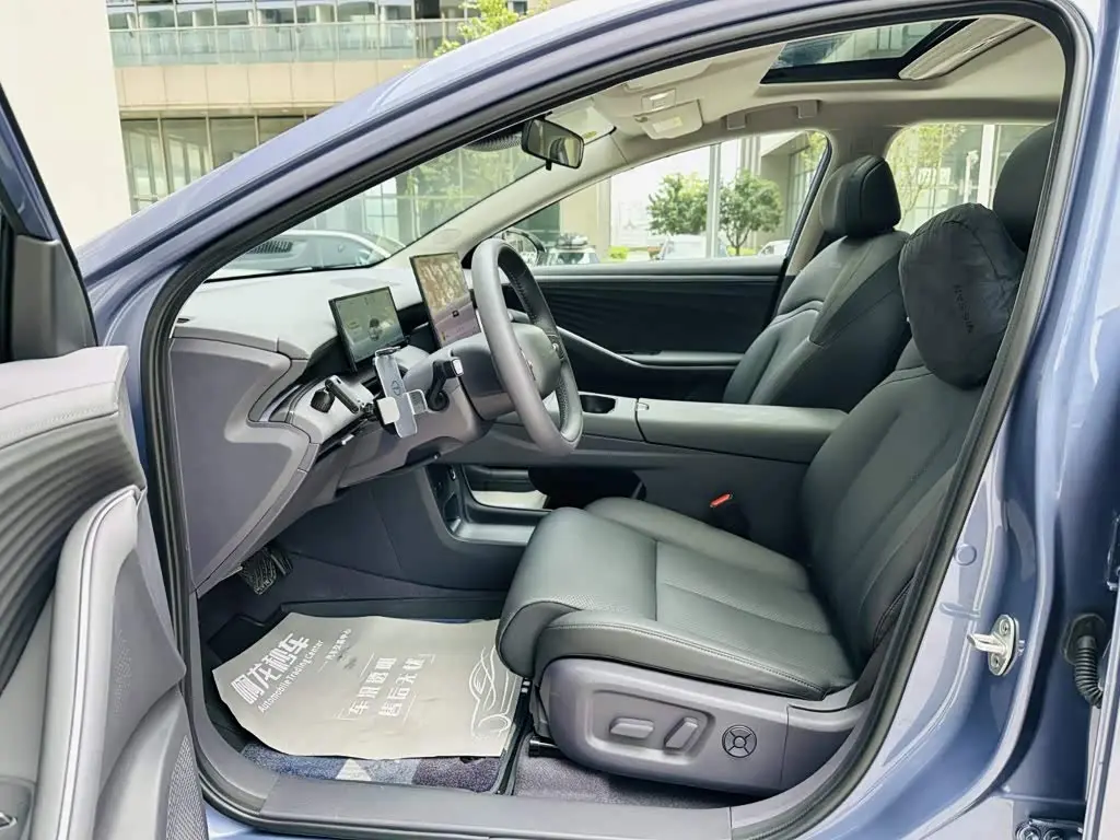Nissan N6 2026 — Photo 11/20