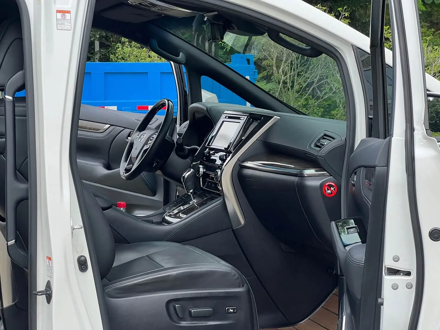 Toyota Alphard 2019 — Photo 11/20