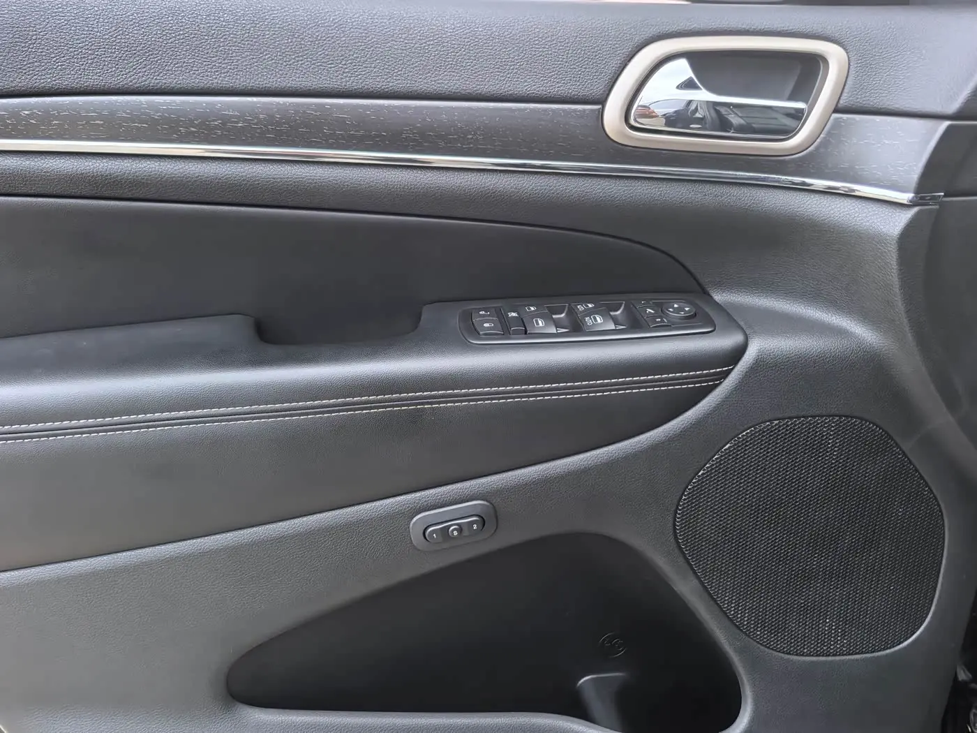 Jeep Grand Cherokee 2016 — Фото 17/20