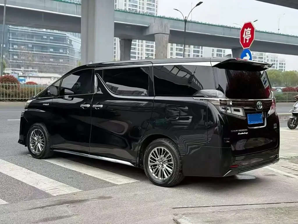 Toyota Vellfire 2022 — Photo 8/9
