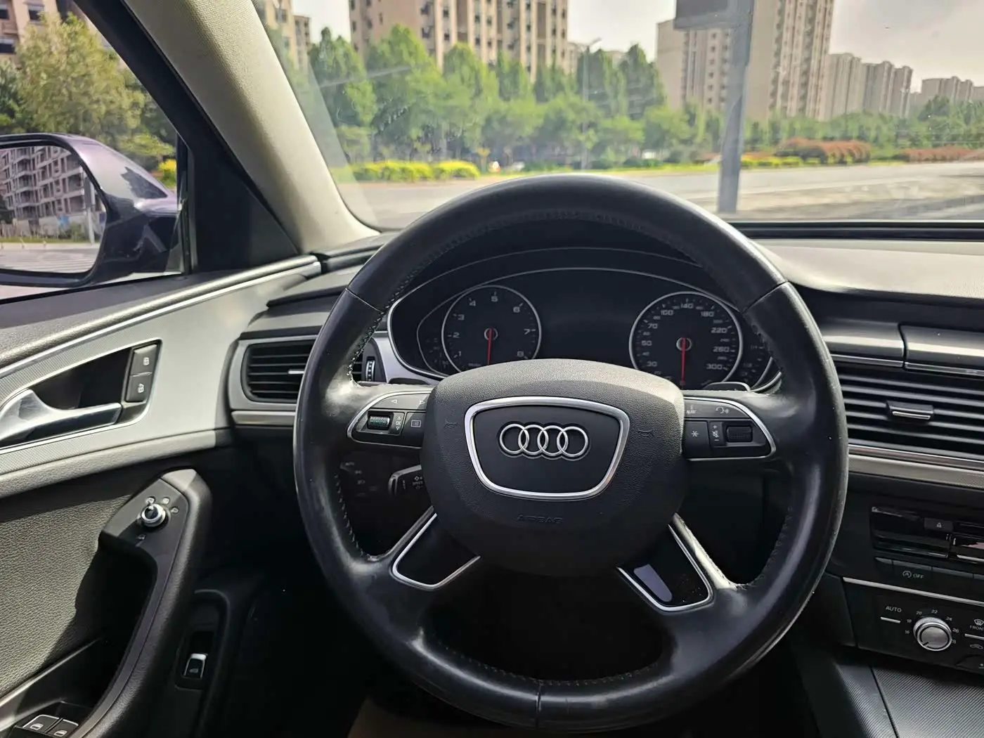 Audi A6L 2018 — Photo 12/14