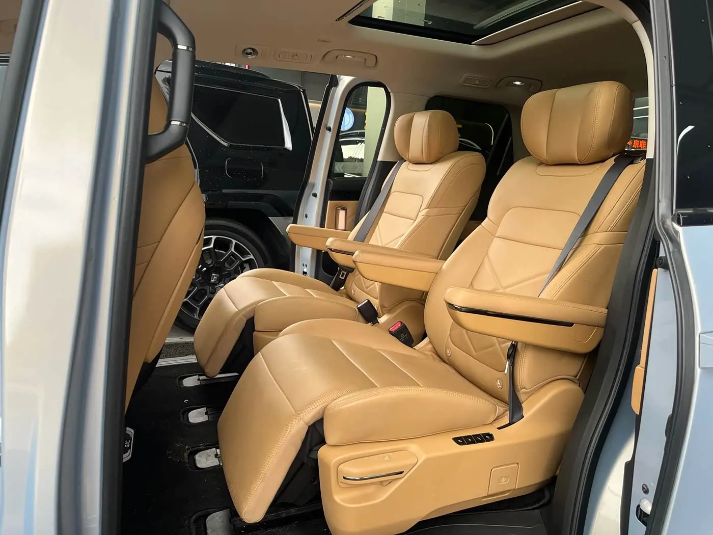GAC Trumpchi Trumpchi E8 NEV 2024 — Фото 12/20