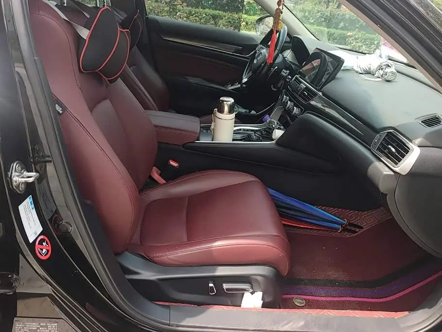 Honda Accord 2022 — Photo 8/16