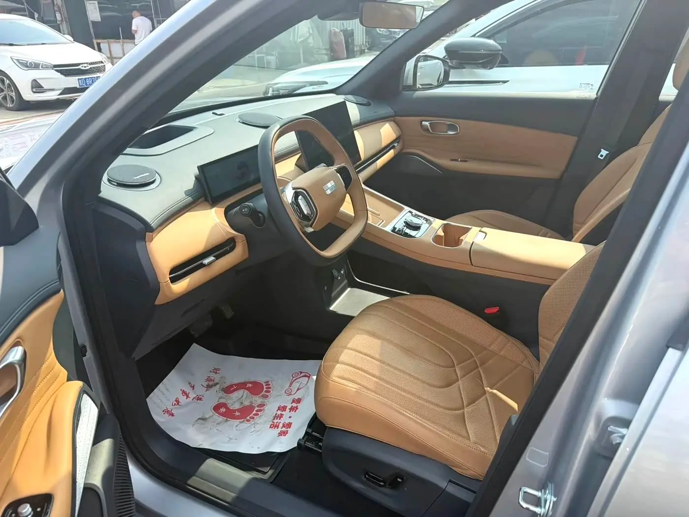 Geely Galaxy Galaxy Starship 7 EM-i 2025 — Photo 5/10