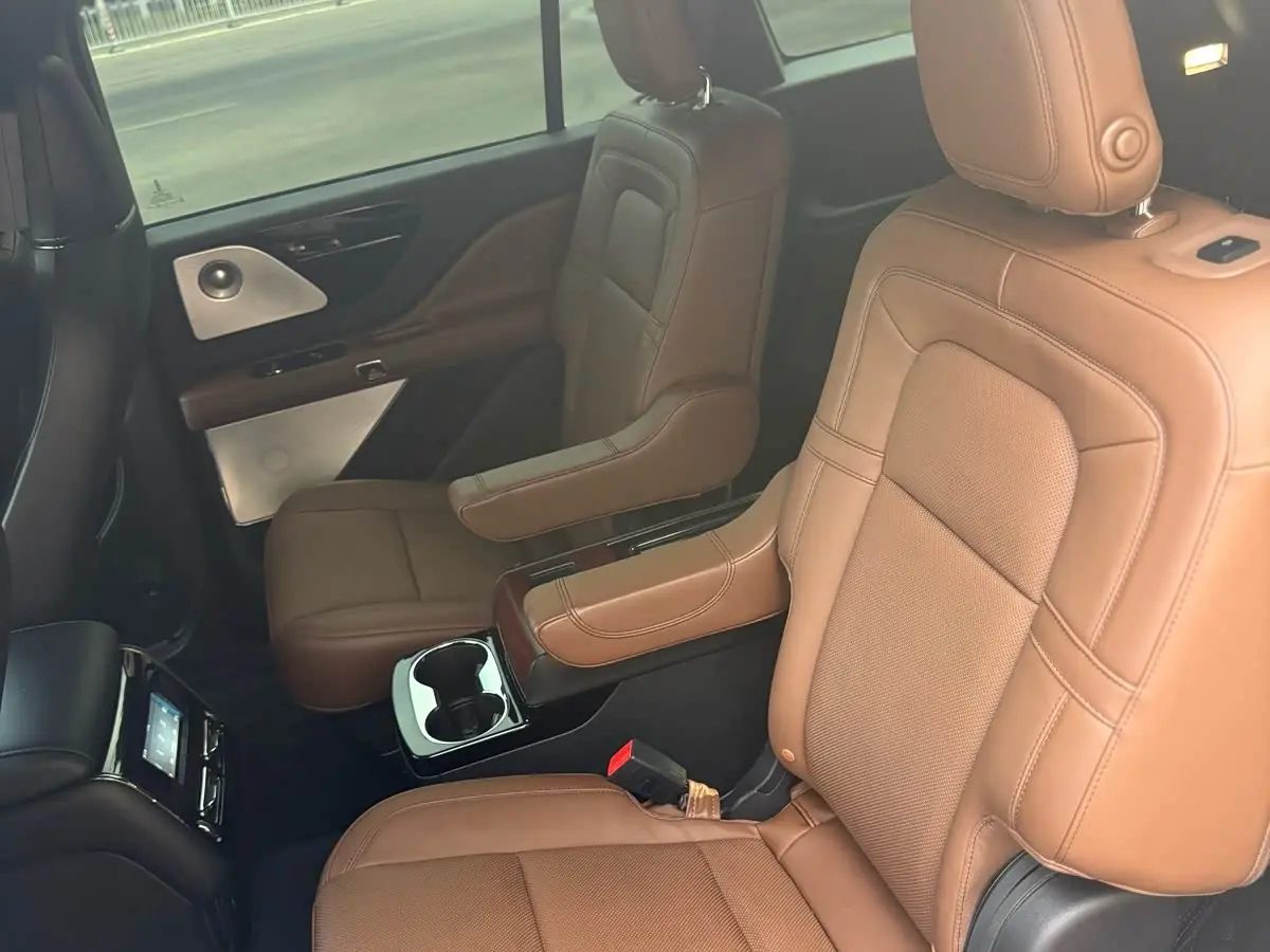 Lincoln Aviator 2021 — Photo 12/19