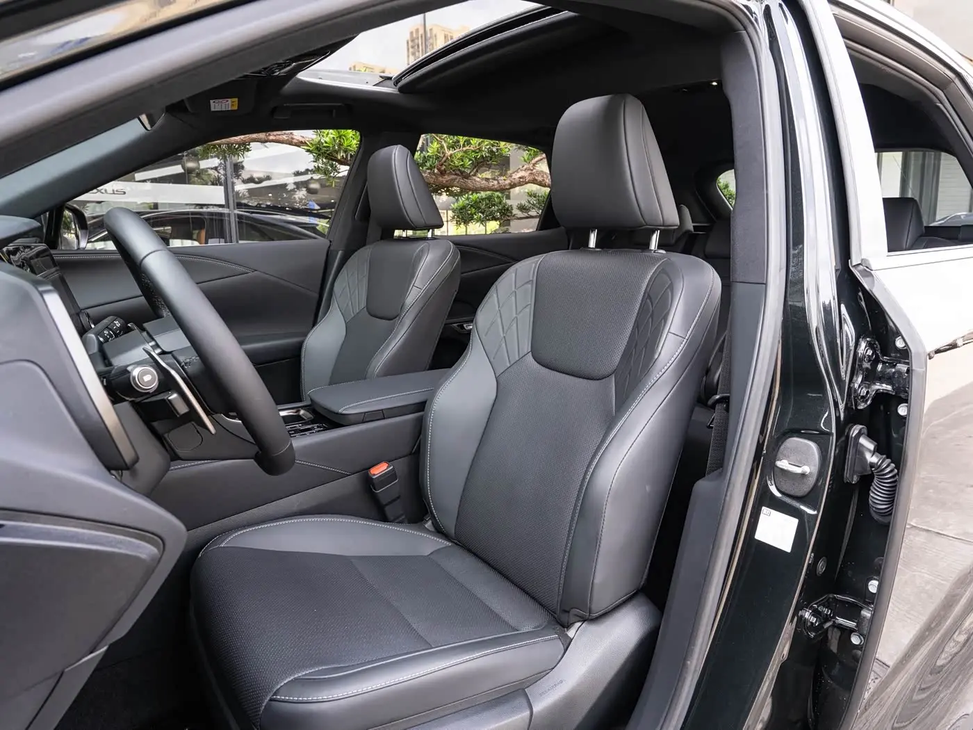 Lexus RX 2025 — Photo 11/20