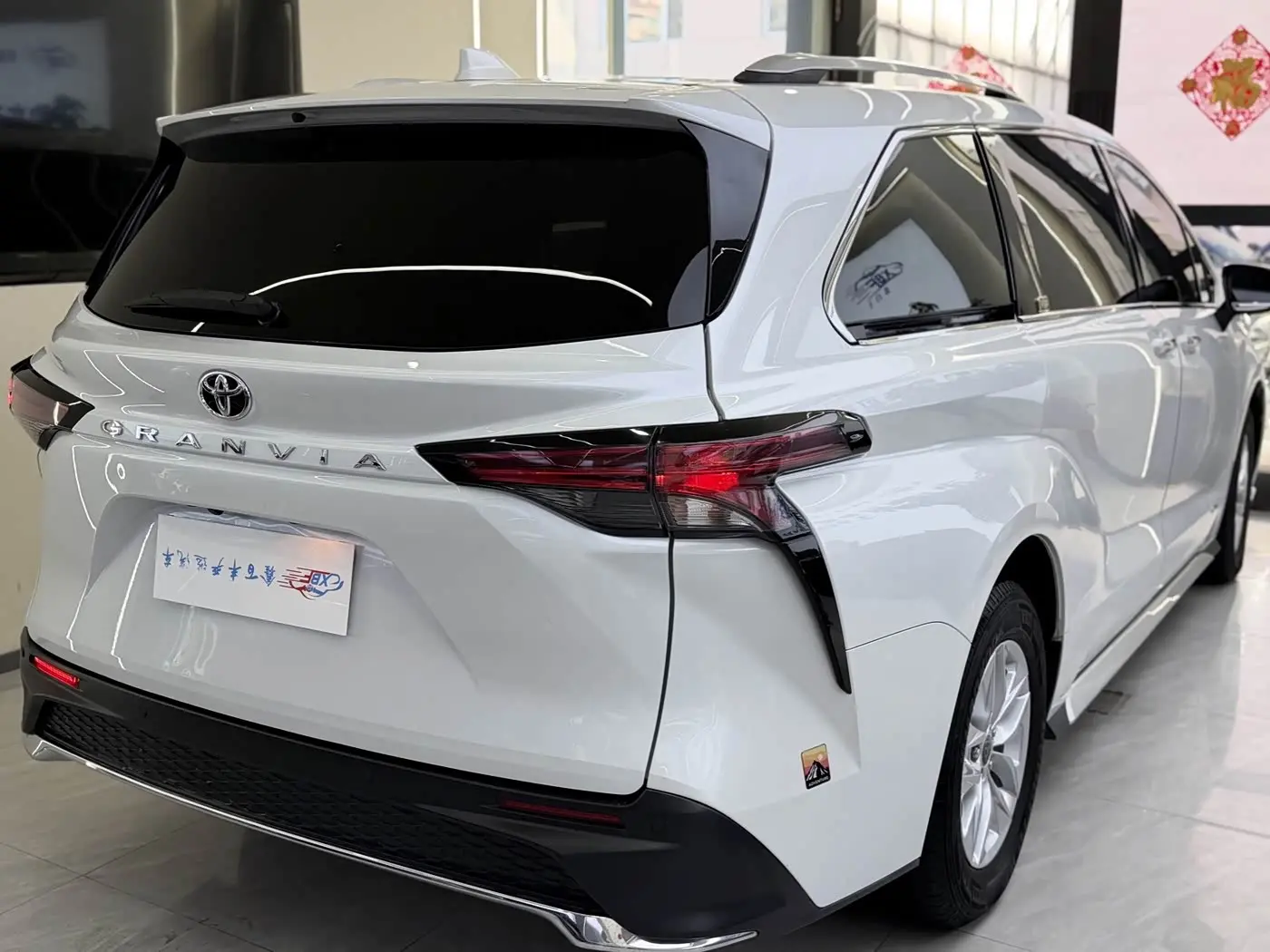 Toyota Granvia 2024 — Photo 11/12