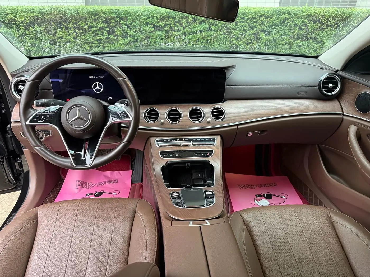 Mercedes-Benz E-Class 2023 — Photo 4/9