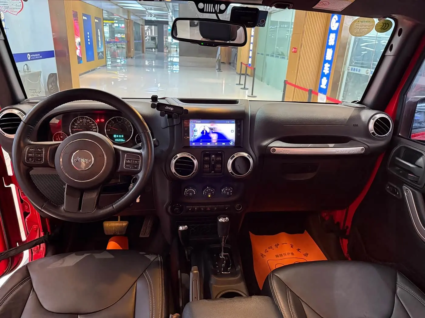 Jeep Wrangler 2018 — Фото 11/13