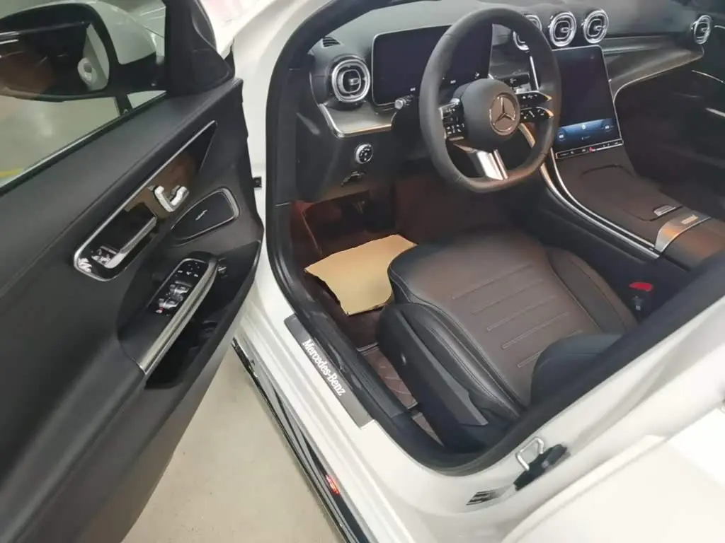 Mercedes-Benz C-Class 2025 — Фото 16/20