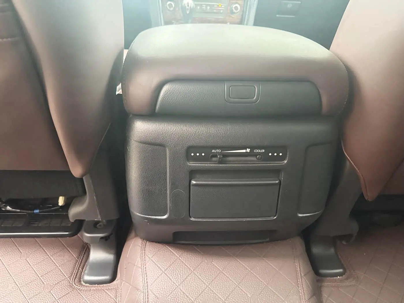 Nissan Patrol 2019 — Фото 13/20