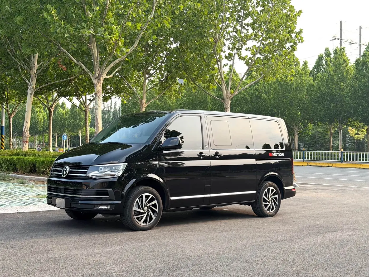 Volkswagen Multivan 2019 — Фото 1/20