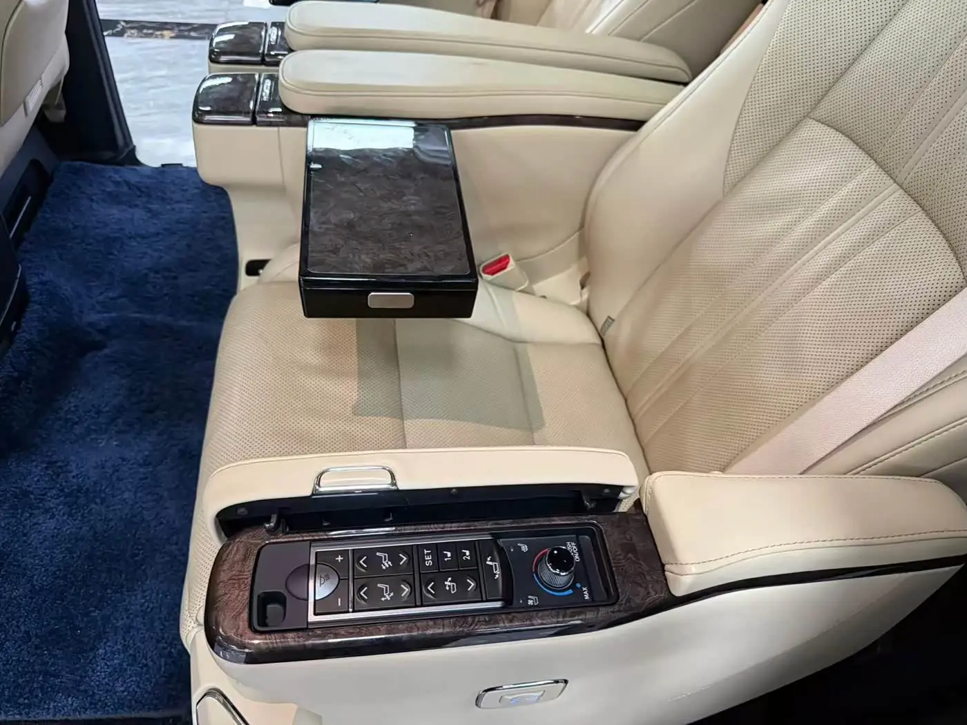 Toyota Vellfire 2020 — Photo 9/12