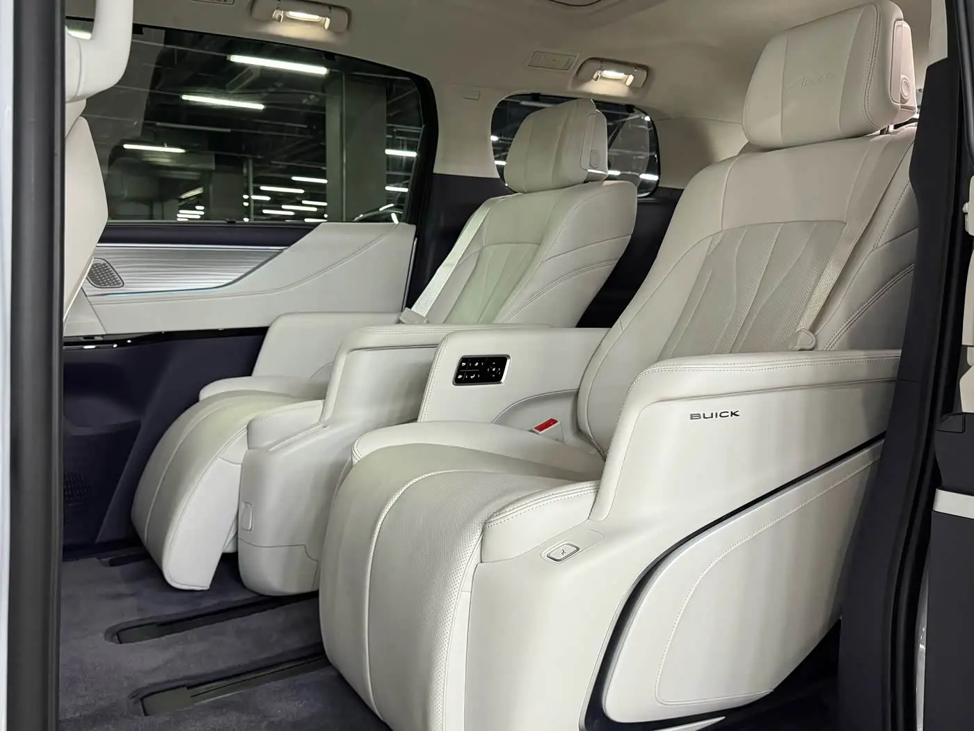 Buick GL8 2026 — Photo 15/20