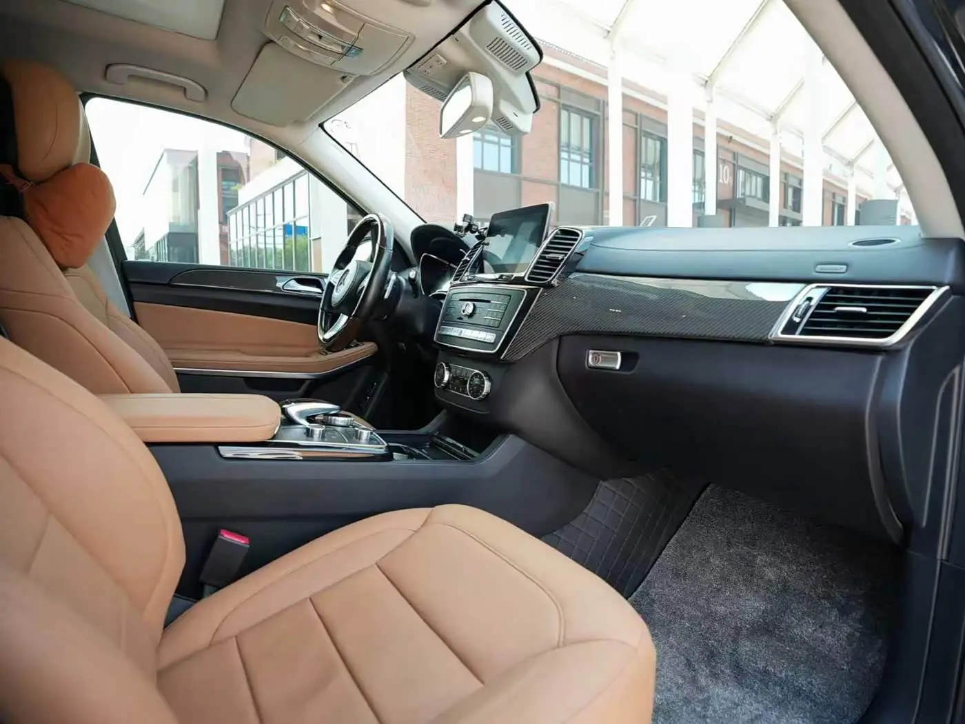 Mercedes-Benz GLS 2016 — Photo 5/20