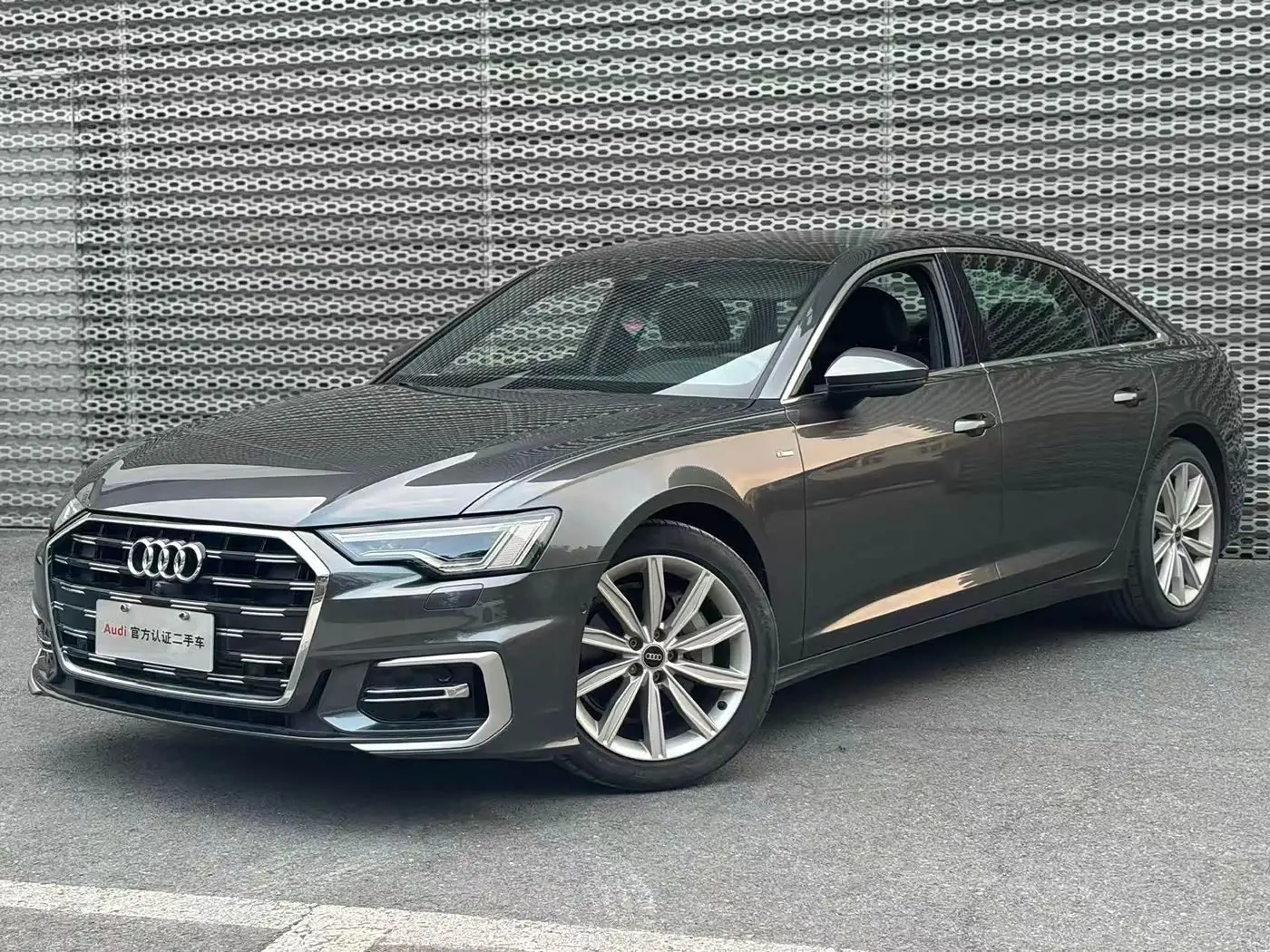 Audi A6L 2024 — Photo 1/7