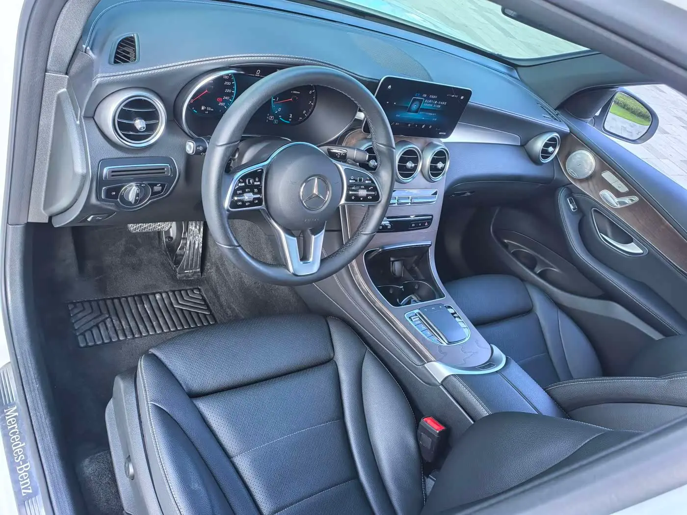 Mercedes-Benz GLC 2019 — Photo 10/20