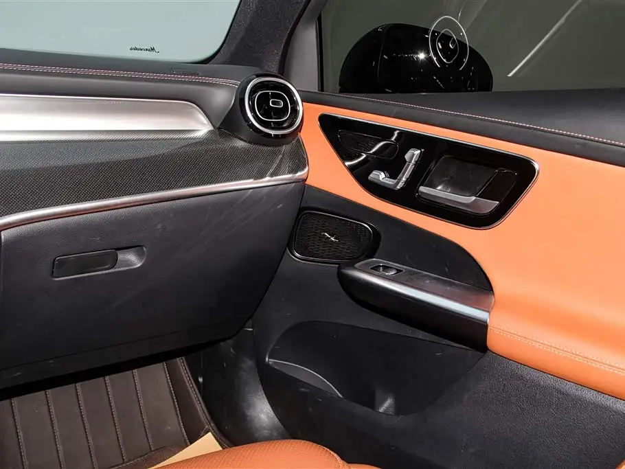 Mercedes-Benz GLC 2023 — Photo 18/20