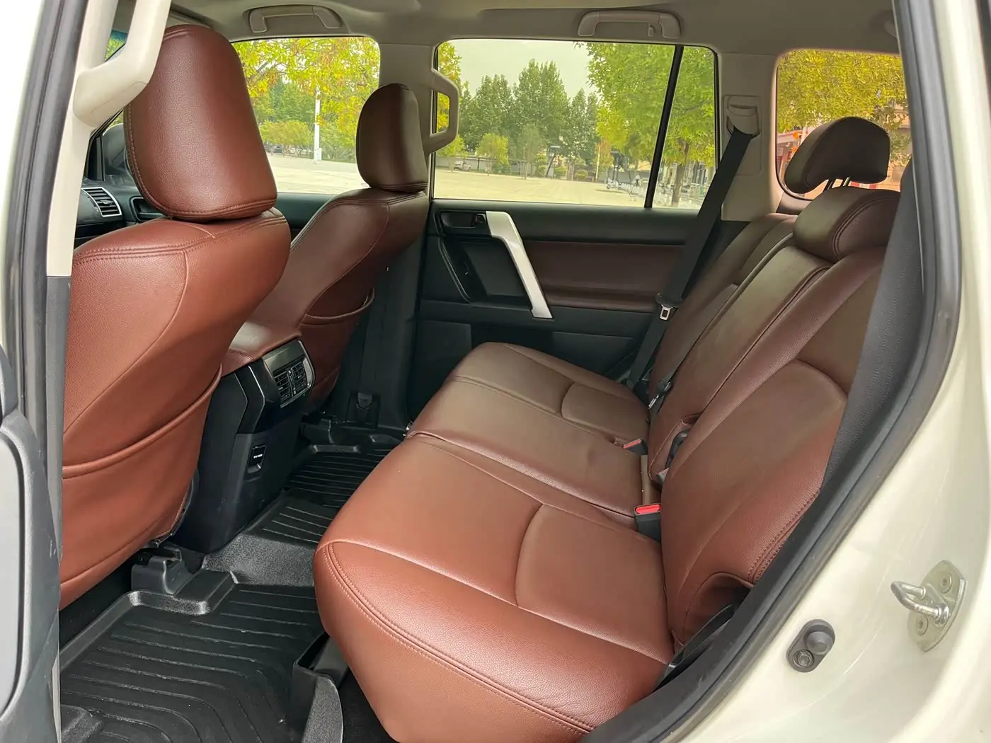 Toyota Prado 2017 — Photo 7/9