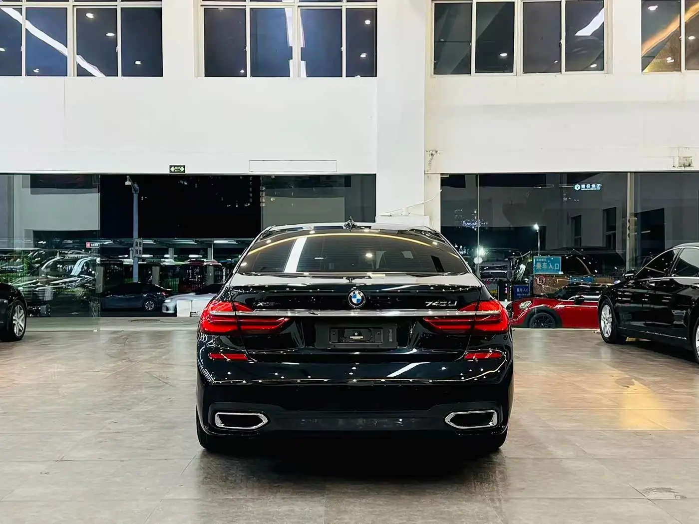 BMW 7 Series 2018 — Фото 5/10