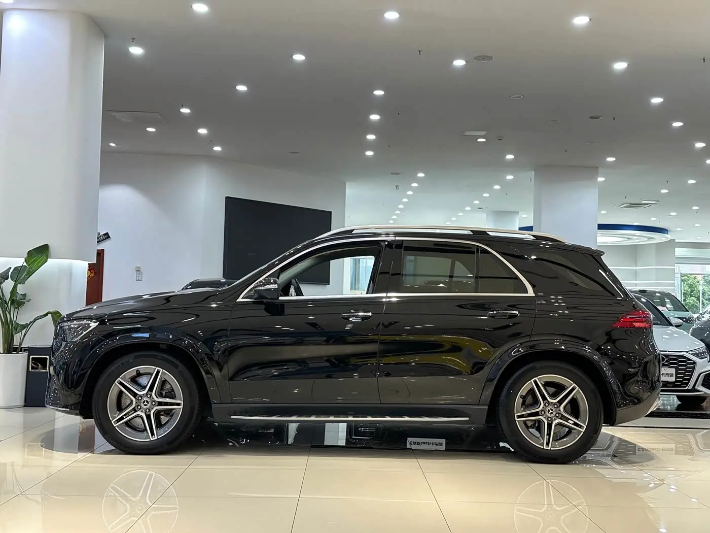 Mercedes-Benz GLE 2024 — Photo 3/16