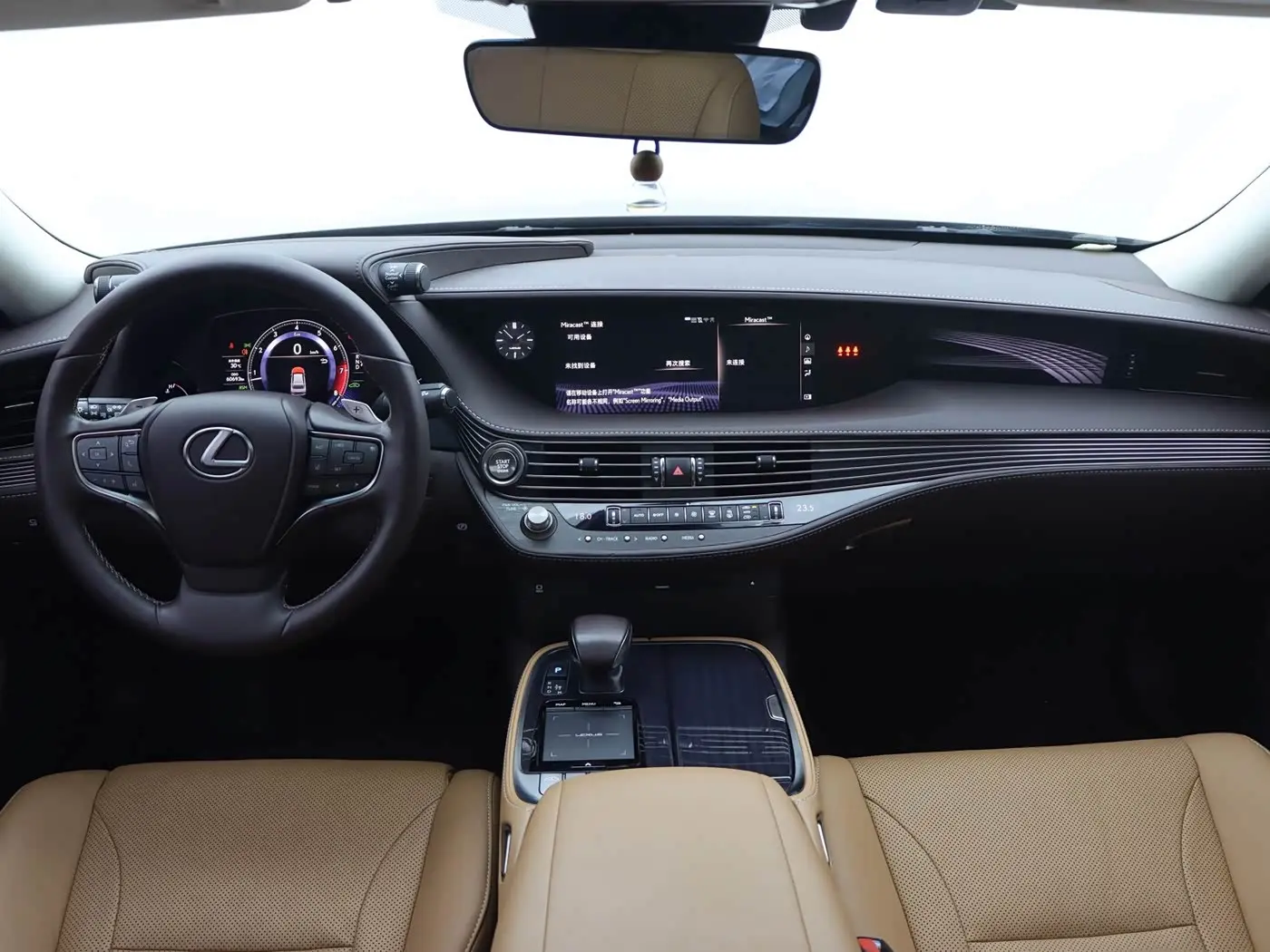 Lexus LS 2019 — Photo 16/20