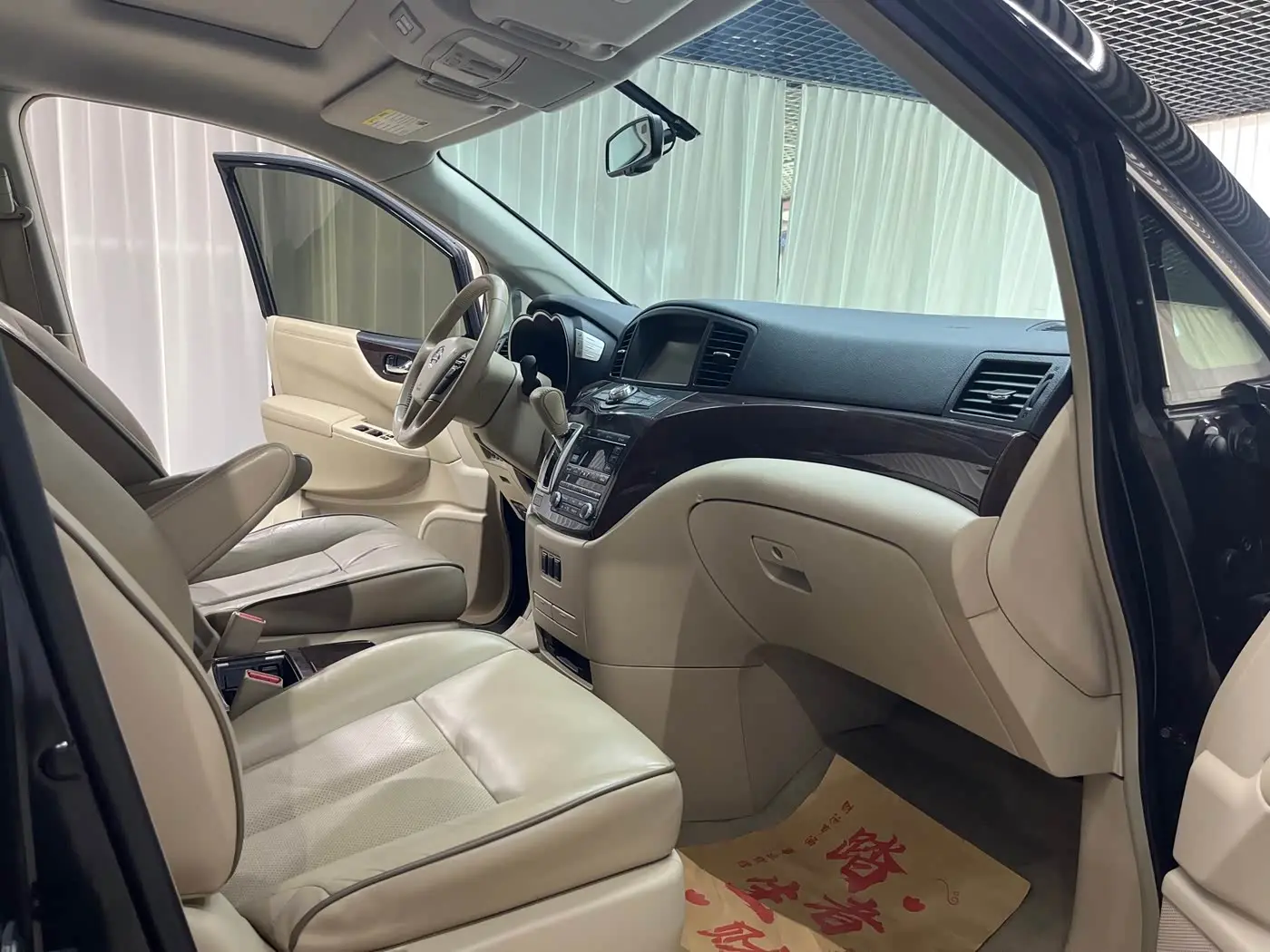 Nissan Quest 2015 — Фото 11/15