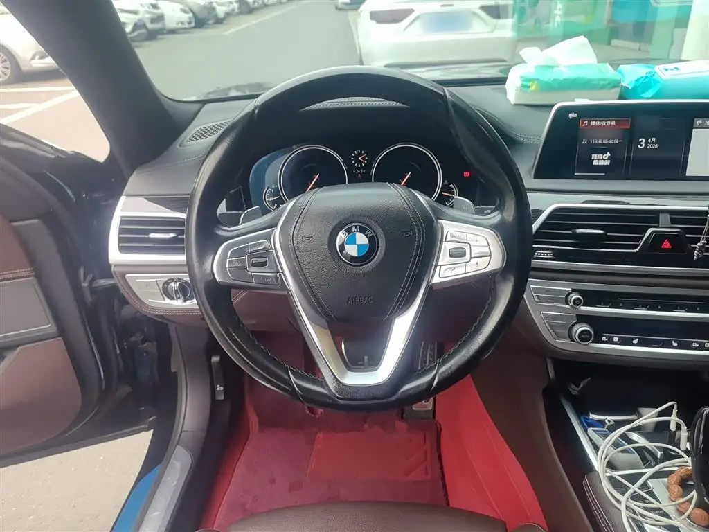 BMW 7 Series 2018 — Photo 11/20