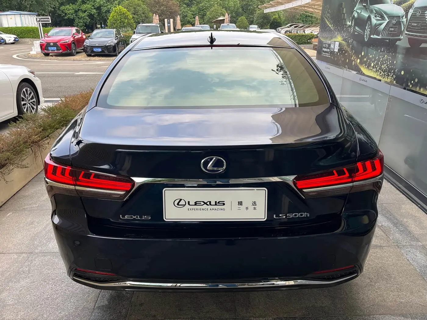 Lexus LS 2020 — Photo 6/19